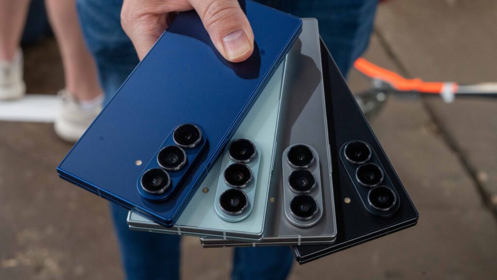 Samsung Z Flip 7 vs Z Flip 6